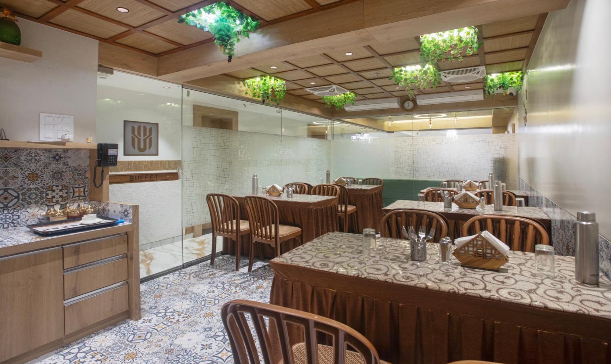 Treebo Urban, 1 Km From Railway Station Hotel Surat Exterior photo