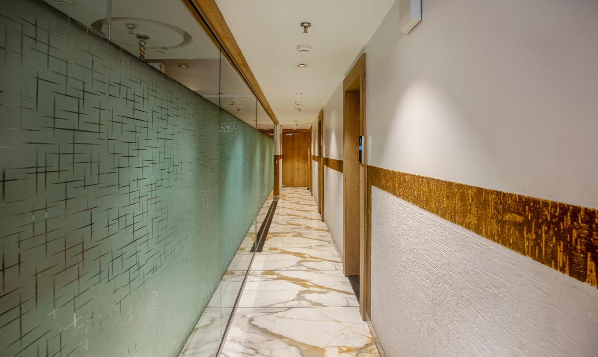 Treebo Urban, 1 Km From Railway Station Hotel Surat Exterior photo