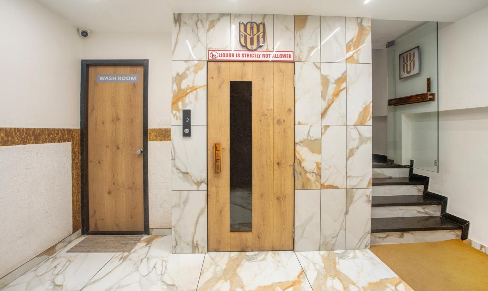 Treebo Urban, 1 Km From Railway Station Hotel Surat Exterior photo