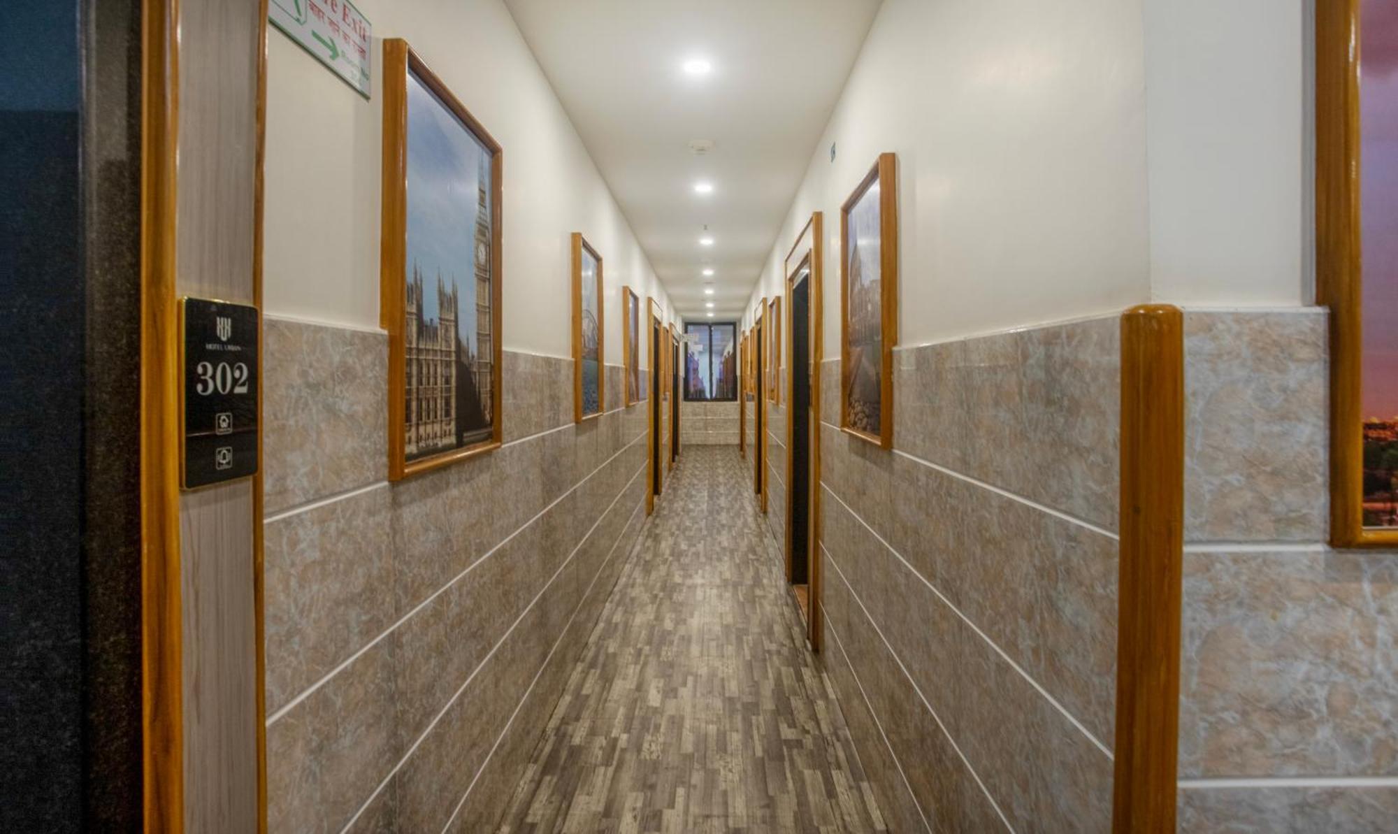 Treebo Urban, 1 Km From Railway Station Hotel Surat Exterior photo