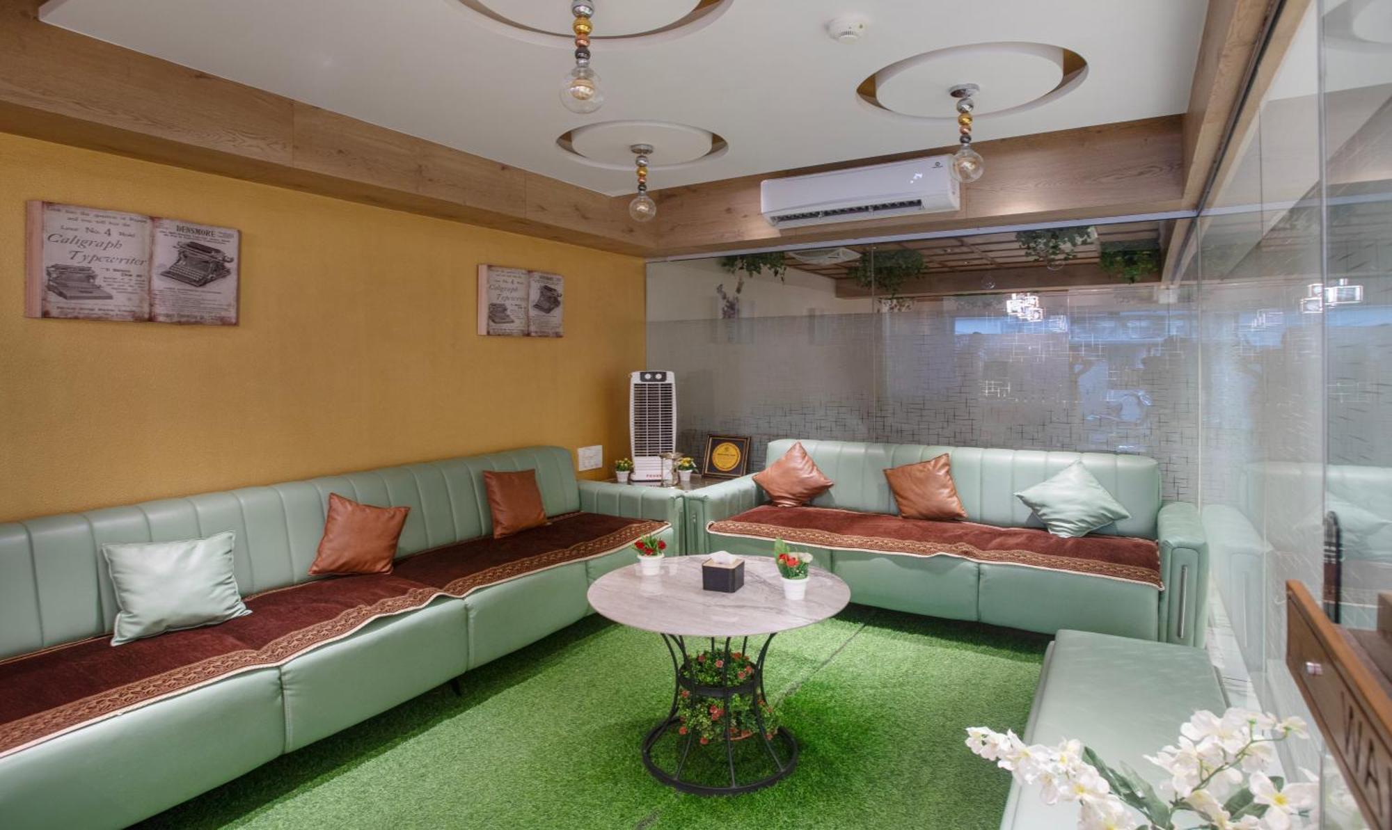 Treebo Urban, 1 Km From Railway Station Hotel Surat Exterior photo