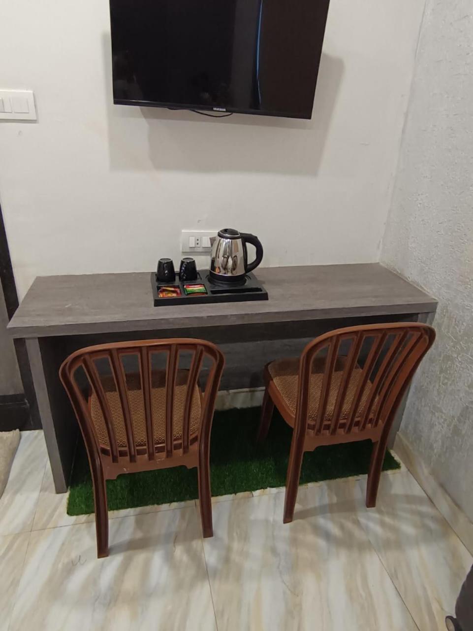 Treebo Urban, 1 Km From Railway Station Hotel Surat Exterior photo